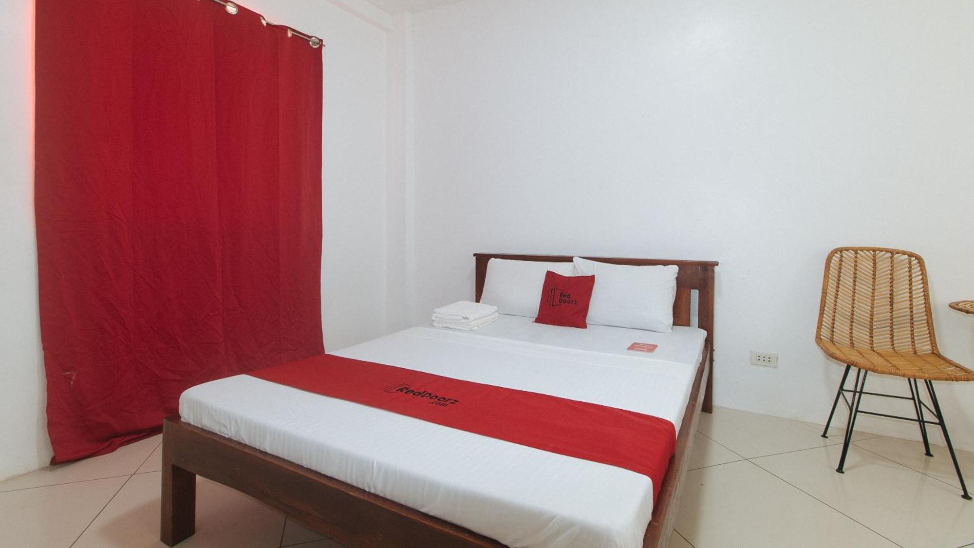 Reddoorz At Fat J Apartelle Mactan Cebú Exterior foto