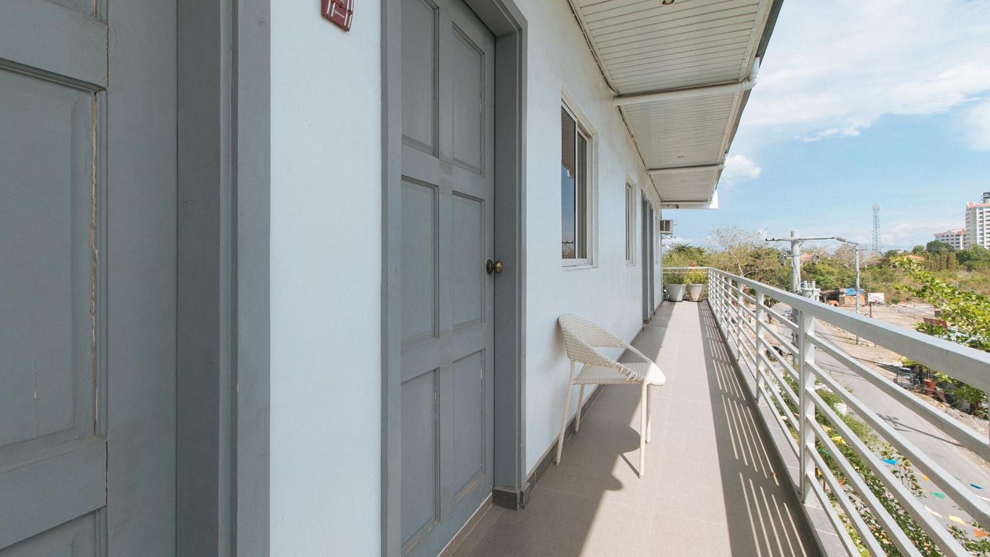 Reddoorz At Fat J Apartelle Mactan Cebú Exterior foto
