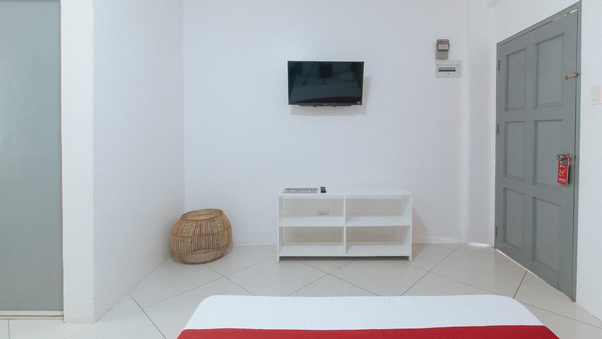 Reddoorz At Fat J Apartelle Mactan Cebú Exterior foto